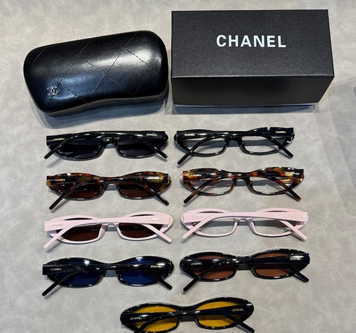 Blue light blocking sunglasses with the box and case ,G25-3568-3576