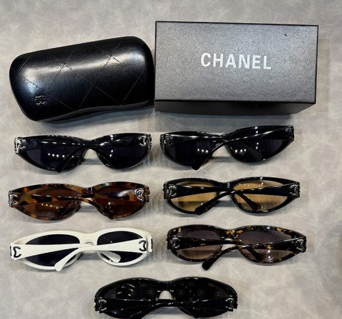 Blue light blocking sunglasses with the box and case ,G25-3577-3583