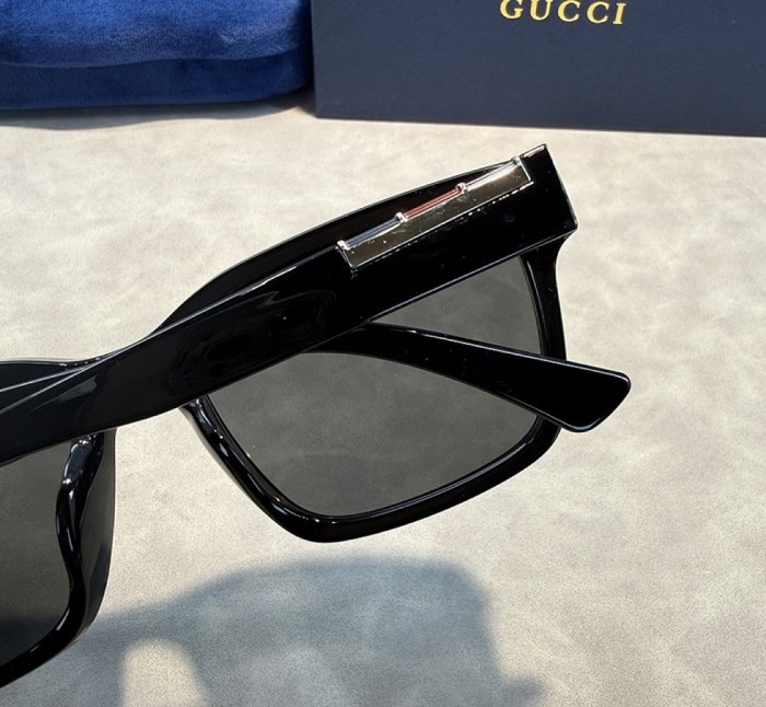 Blue light blocking sunglasses with the box and case ,G25-3690-3695