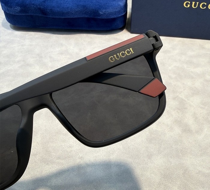 Blue light blocking sunglasses with the box and case ,G25-3684-3689