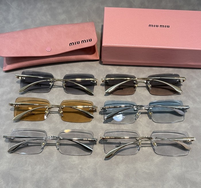 Blue light blocking sunglasses with the box and case ,G25-3779-3784
