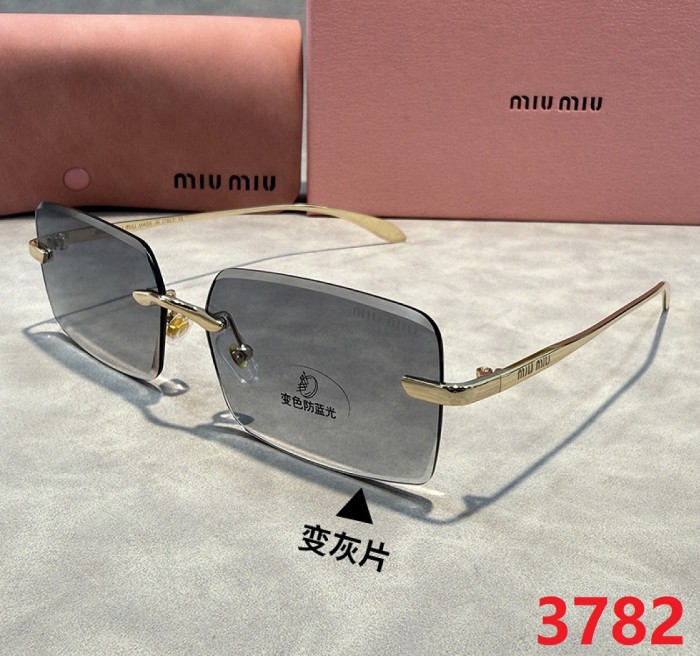 Blue light blocking sunglasses with the box and case ,G25-3779-3784