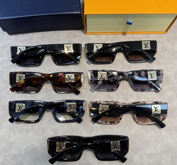 Blue light blocking sunglasses with the box and case ,G25-3806-3812