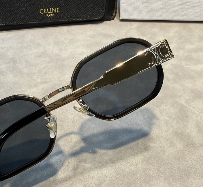 Blue light blocking sunglasses with the box and case ,G25-3752-3758