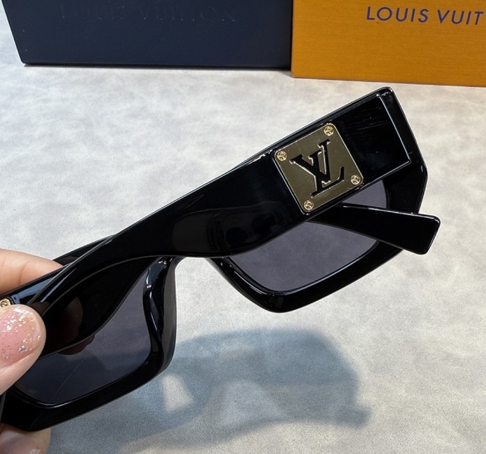 Blue light blocking sunglasses with the box and case ,G25-3806-3812