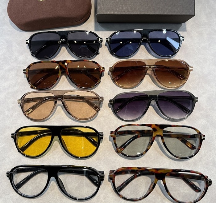 Blue light blocking sunglasses with the box and case ,G25-3708-3717