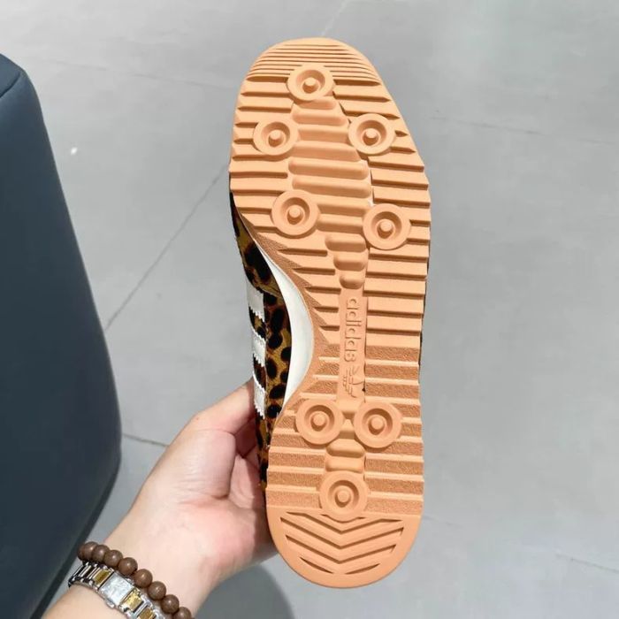 Women runner sneaker shoes,  with box,size 35.5-40，SS70-281