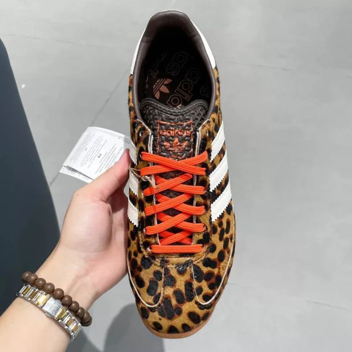 Women runner sneaker shoes,  with box,size 35.5-40，SS70-281