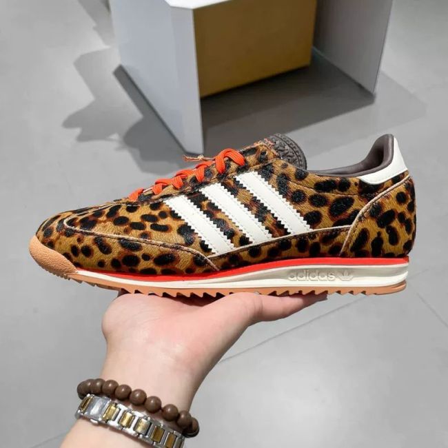Women runner sneaker shoes, with box,size 35.5-40,SS70-281