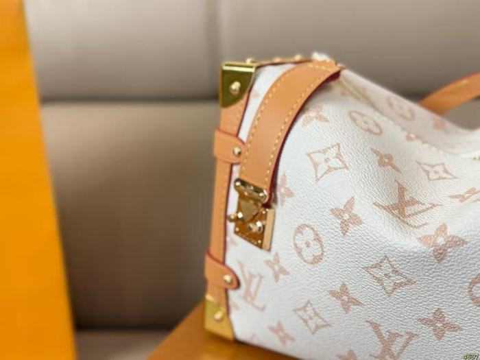 Leather bag, 5A,with box,size 23*16cm,B98-199