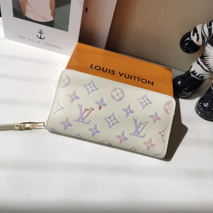 Leather wallet bag,5A,with box,size 19.5 x 10.5 x 2.5cm,B35-78