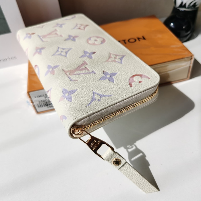 Leather wallet bag,5A,with box,size 19.5 x 10.5 x 2.5cm,B35-78
