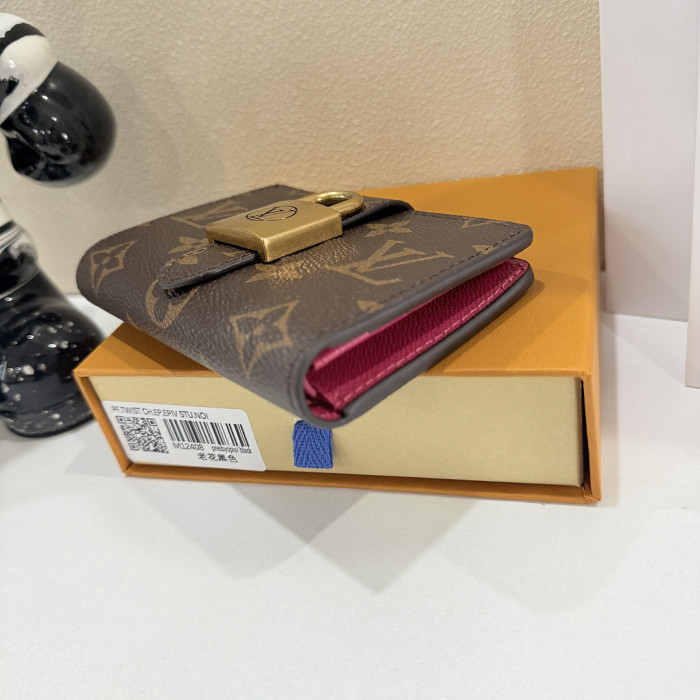 Leather wallet,5A,with box,size 11 x 8.5 x 2cm,B35-354