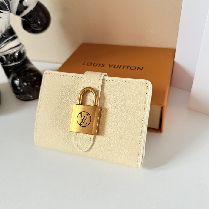Leather wallet,5A,with box,size 11 x 8.5 x 2cm,B35-355-357