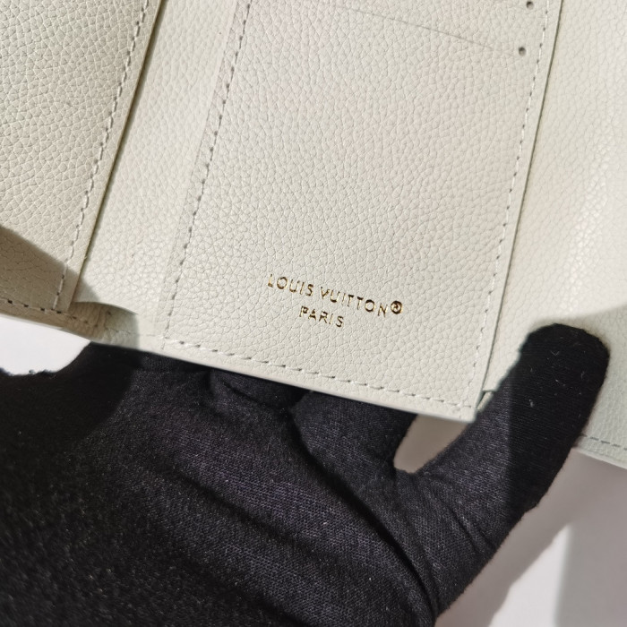 Leather wallet bag,5A,with box,size 12 x 9.5 x 2.5cm,B30-269