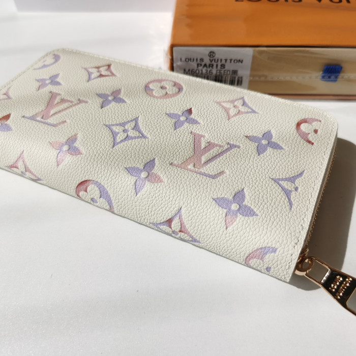 Leather wallet bag,5A,with box,size 19.5 x 10.5 x 2.5cm,B35-78