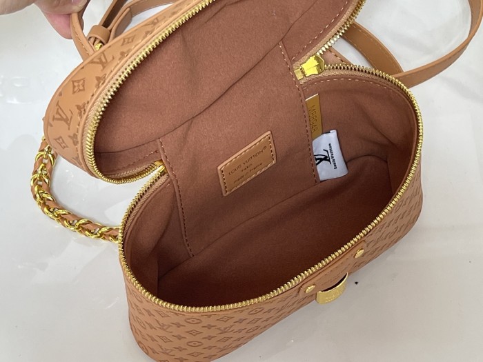 Split leather Vanity Chain Pouch bag,4A,no box,size 19x11.5x6.5cm,B80-234