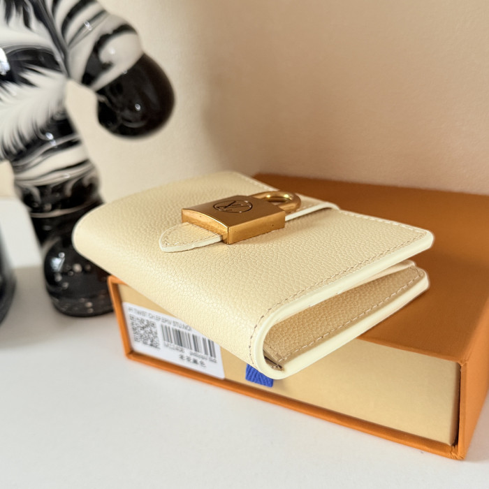 Leather wallet,5A,with box,size 11 x 8.5 x 2cm,B35-355-357