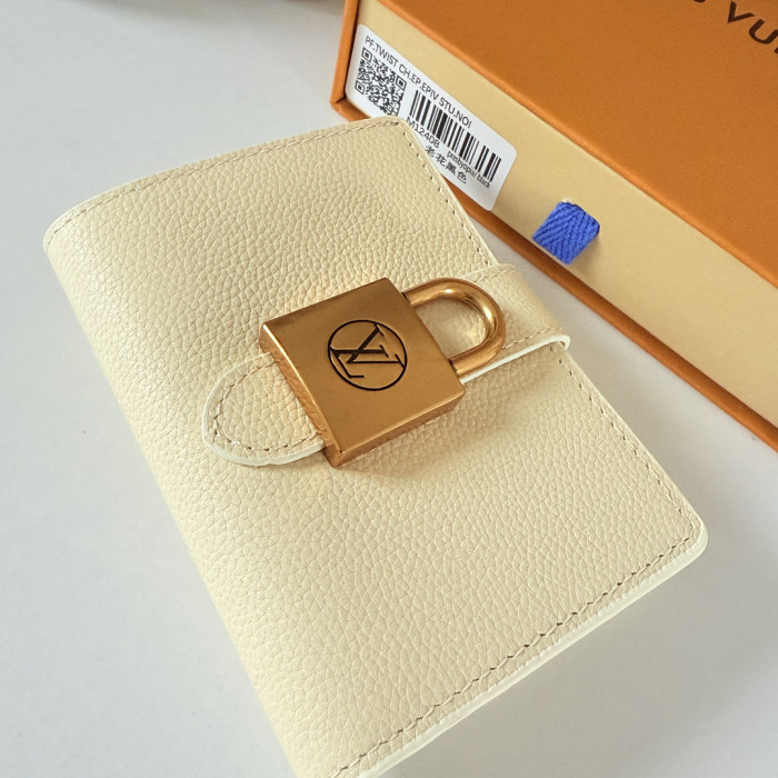 Leather wallet,5A,with box,size 11 x 8.5 x 2cm,B35-355-357