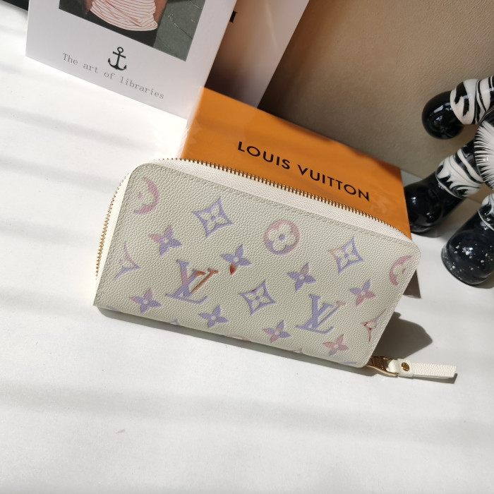 Leather wallet bag,5A,with box,size 19.5 x 10.5 x 2.5cm,B35-78