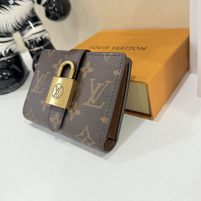 Leather wallet,5A,with box,size 11 x 8.5 x 2cm,B35-354