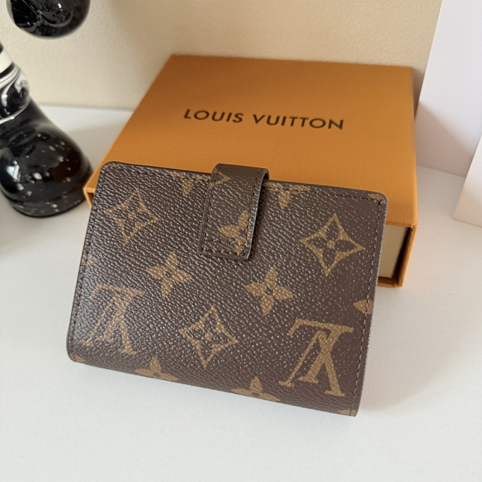 Leather wallet,5A,with box,size 11 x 8.5 x 2cm,B35-354