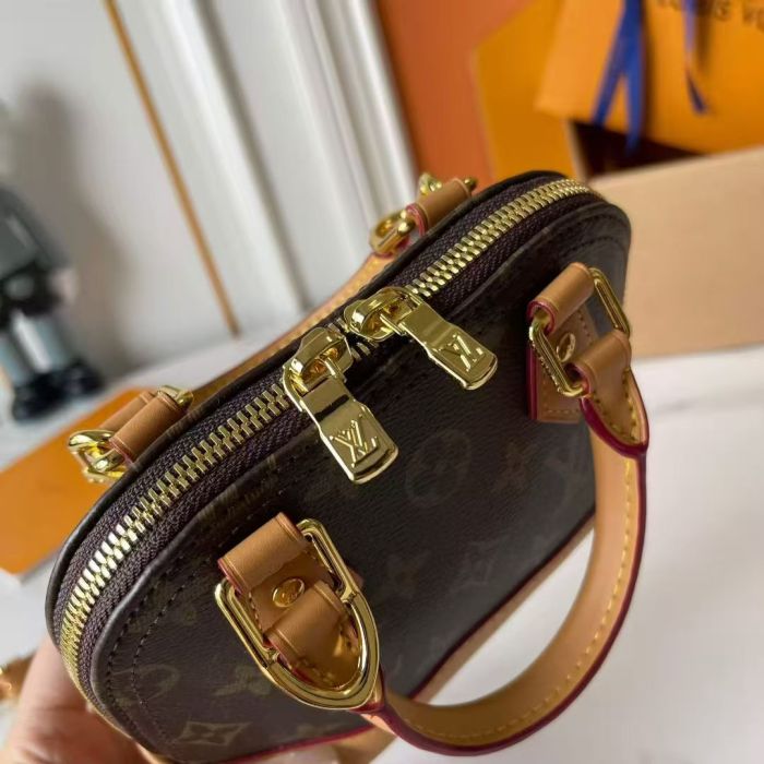 Leather bag,5A,no box,size 18 x 12 x 8cm,free hot printing available ,B98-201