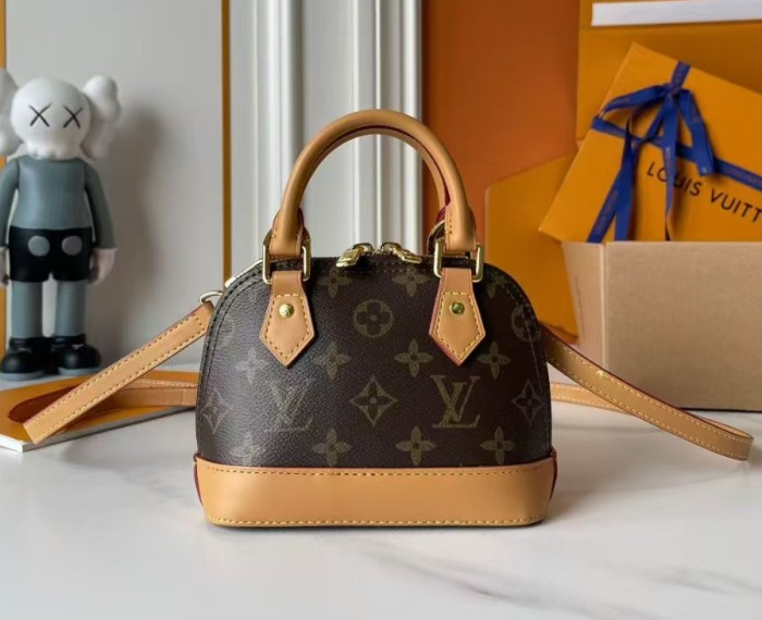 Leather bag,5A,no box,size 18 x 12 x 8cm,free hot printing available ,B98-201