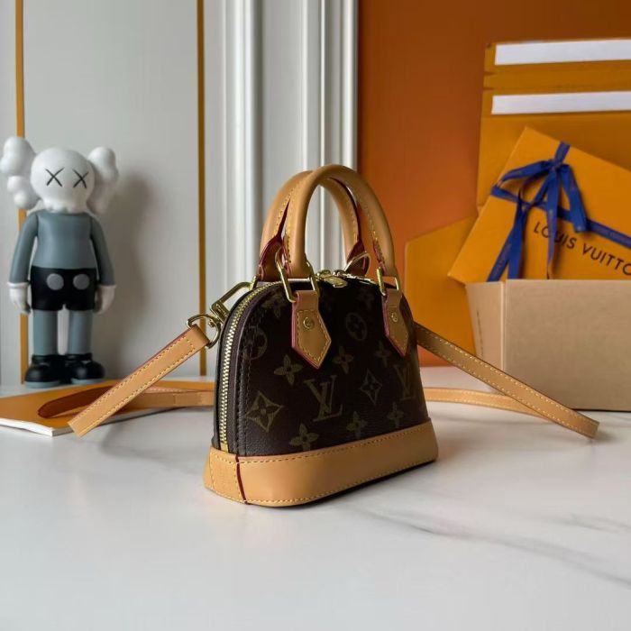 Leather bag,5A,no box,size 18 x 12 x 8cm,free hot printing available ,B98-201