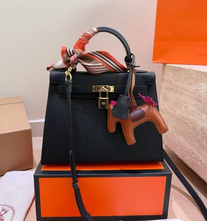 Cow Leather  bag,5A,size 25*19cm  or 22*14cm or 19*12cm,B88-435-439