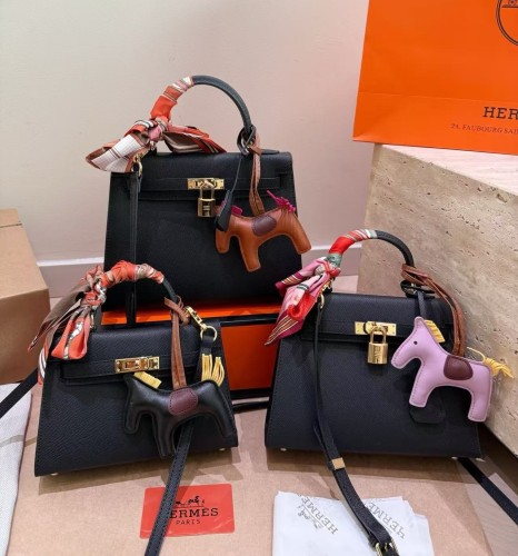 Cow Leather  bag,5A,size 25*19cm  or 22*14cm or 19*12cm,B88-435-439