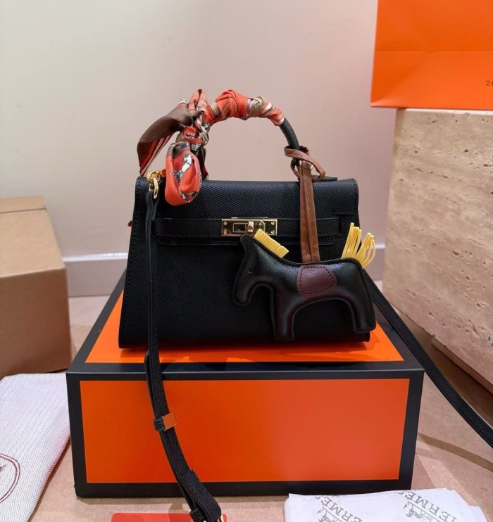 Cow Leather  bag,5A,size 25*19cm  or 22*14cm or 19*12cm,B88-435-439