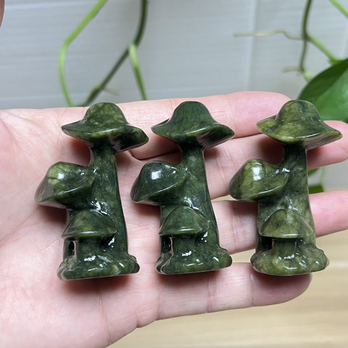 Wholesale natural crystal green mascot jade mushroom, elegant crystal longing for home decoration