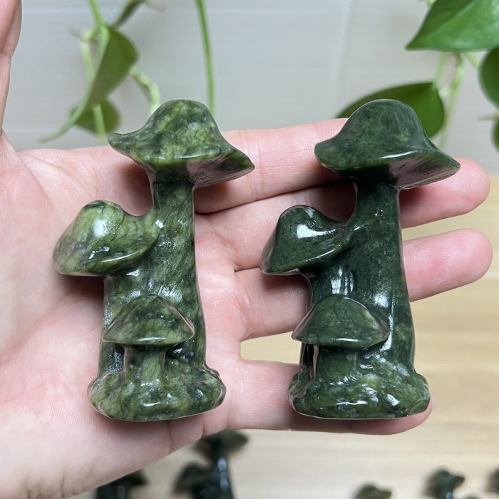 Wholesale natural crystal green mascot jade mushroom, elegant crystal longing for home decoration