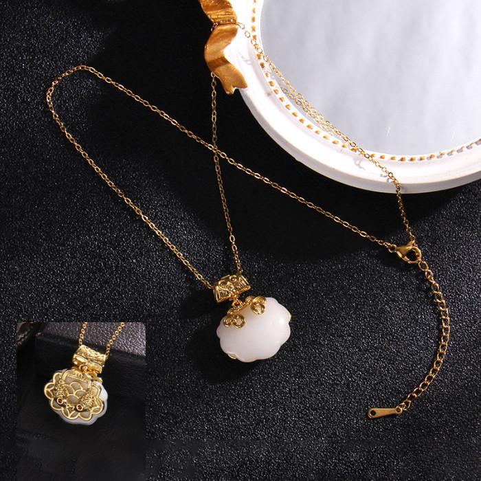Retro white jade pendant necklace for women, fish four-leaf clover longevity lock, charming necklace