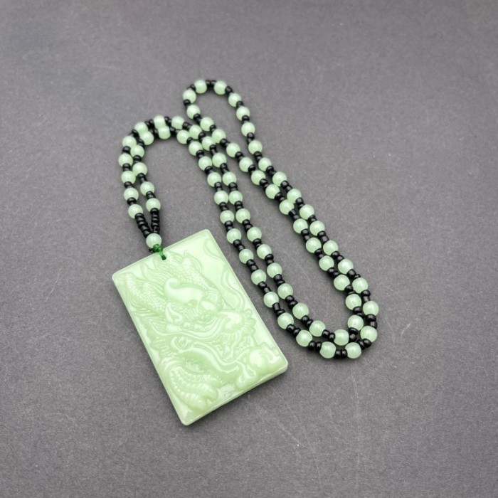 New fashionable green jade hand-carved dragon hollowed-out jade pendant necklace multi-color Chinese amulet couple lucky jewelry