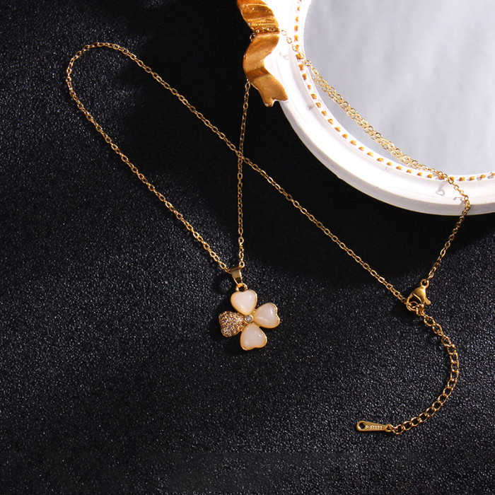 Retro white jade pendant necklace for women, fish four-leaf clover longevity lock, charming necklace