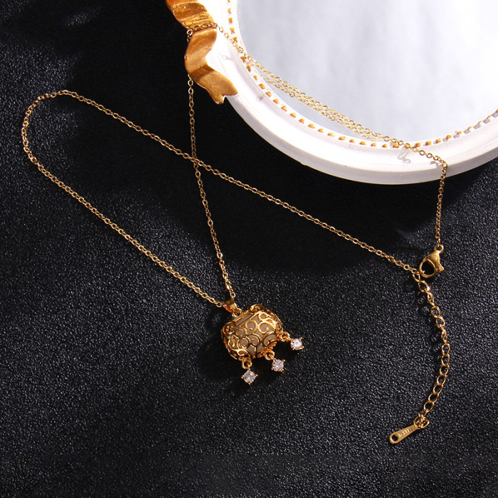 Retro white jade pendant necklace for women, fish four-leaf clover longevity lock, charming necklace
