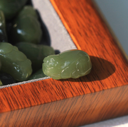 DIY natural Hetian jade skin crystal healing stone pendant, bracelet, necklace, crystal handicraft gift