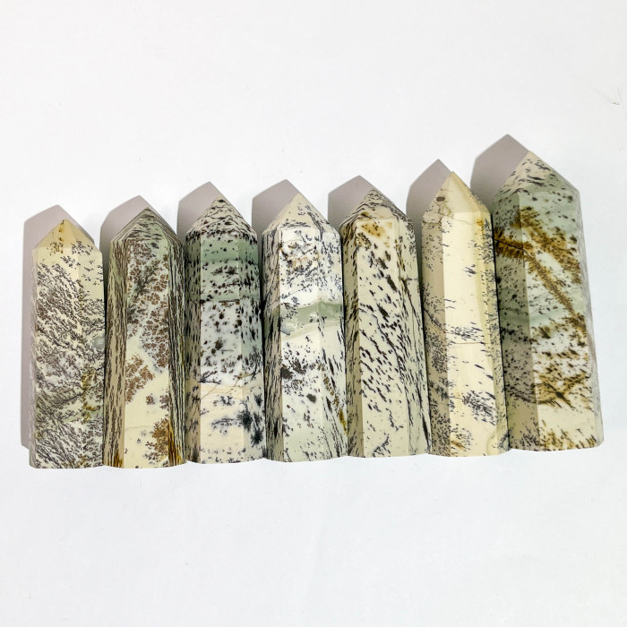 High-quality feng shui natural crystal dot, hand-polished branch jade crystal tower treatment