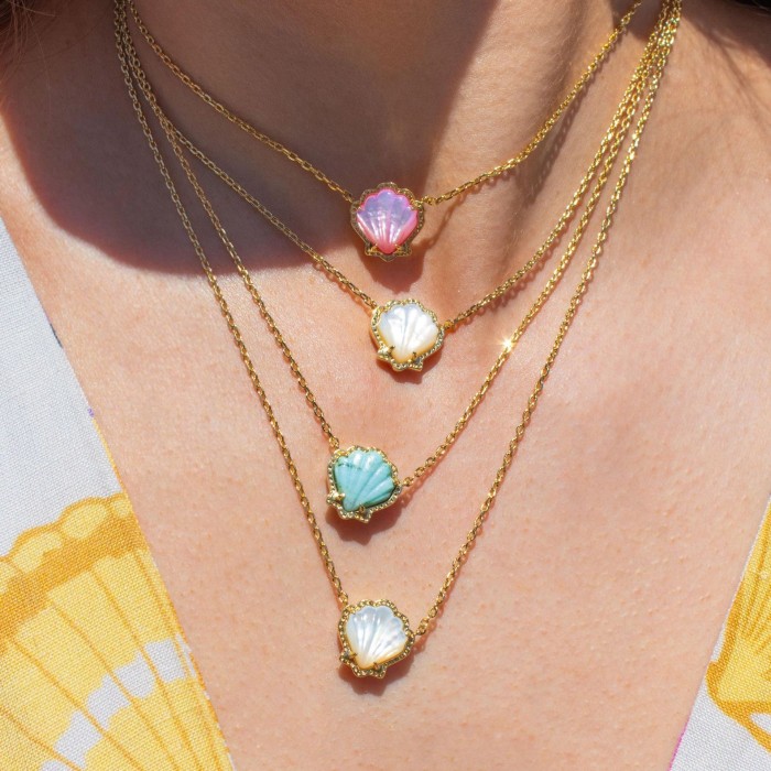 The 2025 new model of the gold-plated shell creative women's jade conch necklace will be launched