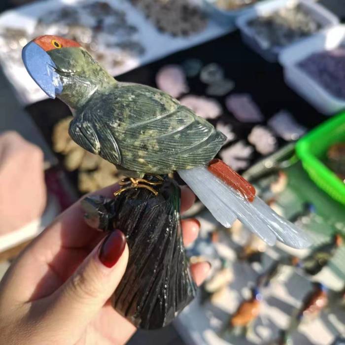 Wholesale crystal carving handicrafts, crystal birds, parrots, healing crystal stone decorations