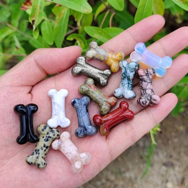 New 20 * 35mm crystal carved mini jewelry, stone handicrafts, natural rose quartz amethyst home decoration, dog bones