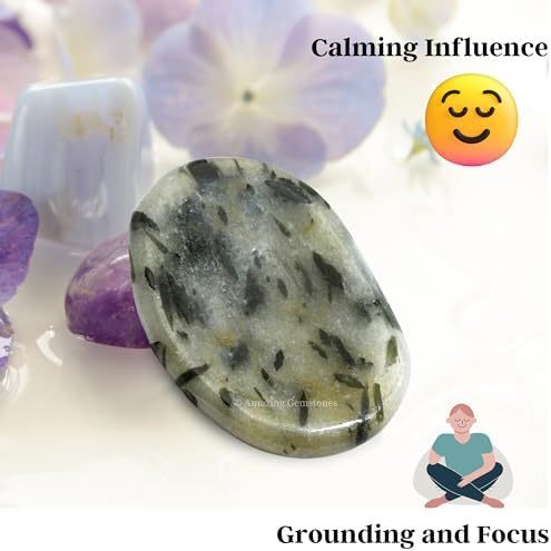 Green Jade Aventurine Worry Stone Crystals and Healing Stones - Worry Stones for Stress Relief Gifts - Piedra Crystal Fidget for Meditation - Unique Stocking Stuffers and Birthday Gifts for Women, Men