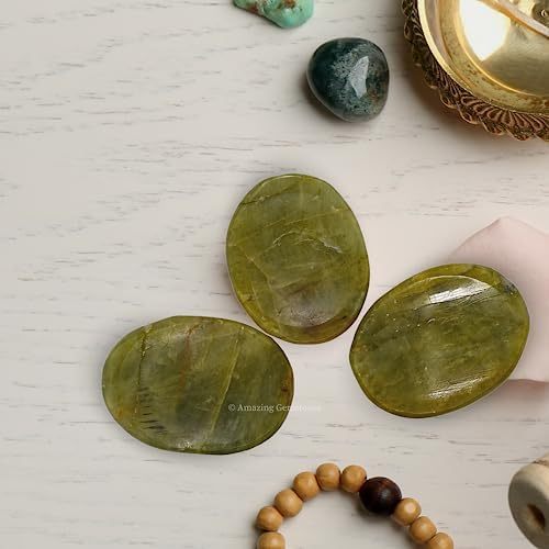 Green Jade Aventurine Worry Stone Crystals and Healing Stones - Worry Stones for Stress Relief Gifts - Piedra Crystal Fidget for Meditation - Unique Stocking Stuffers and Birthday Gifts for Women, Men