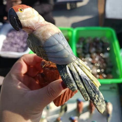 Wholesale crystal carving handicrafts, crystal birds, parrots, healing crystal stone decorations