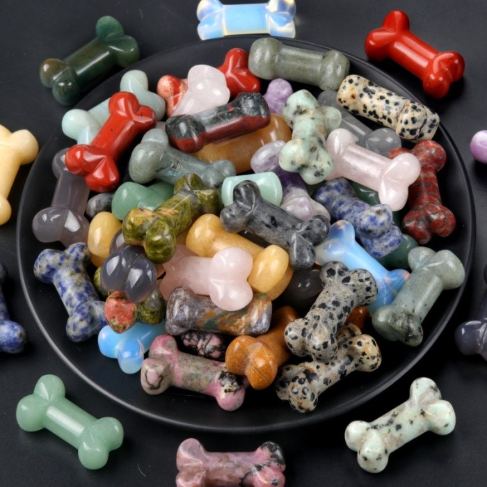 New 20 * 35mm crystal carved mini jewelry, stone handicrafts, natural rose quartz amethyst home decoration, dog bones