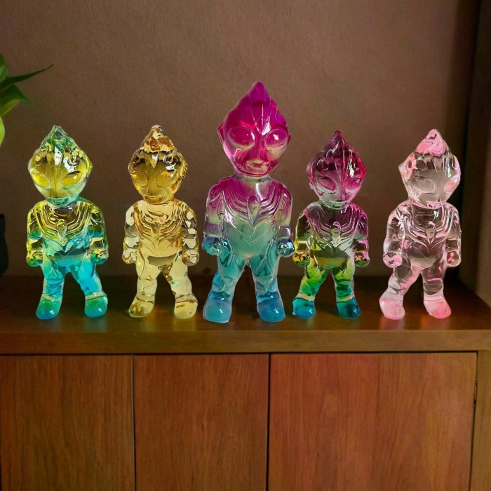 With 23 years of OEM factory experience, we customize Japanese crystal craft glaze for the Eternal Optimus Prime, the ultimate hero, and the Last Celestial Being crystal figure