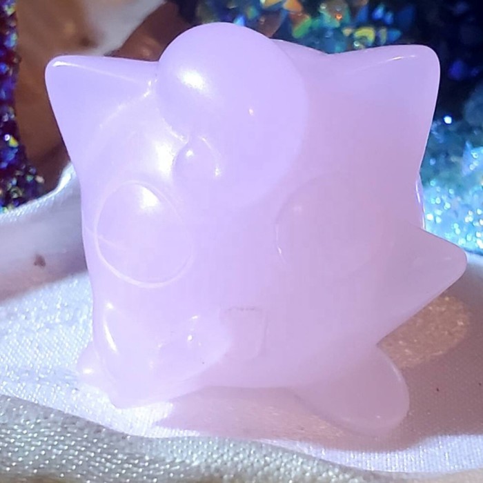 Crystal Pokemon series creative carved Mew handicrafts: Crystal Pikachu carved cartoon fluorite Pokemon
