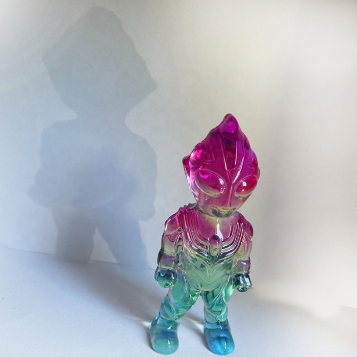 With 23 years of OEM factory experience, we customize Japanese crystal craft glaze for the Eternal Optimus Prime, the ultimate hero, and the Last Celestial Being crystal figure